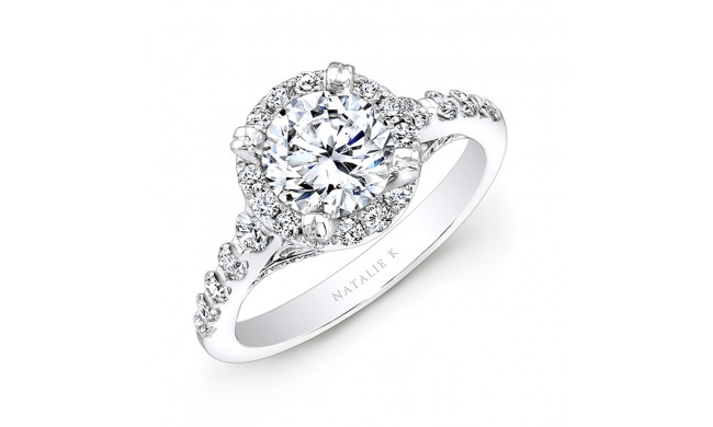 18k White Gold Halo Diamond Engagement Ring